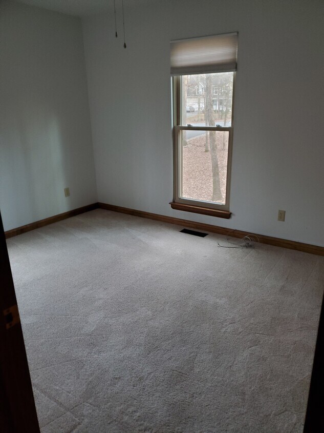 upstairs bedroom 2 - 108 Jefferson Dr
