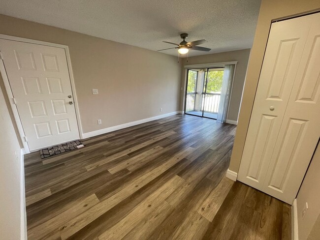 Building Photo - ANNUAL RENTAL - 1 BED / 1 BATH CONDO AT MY...
