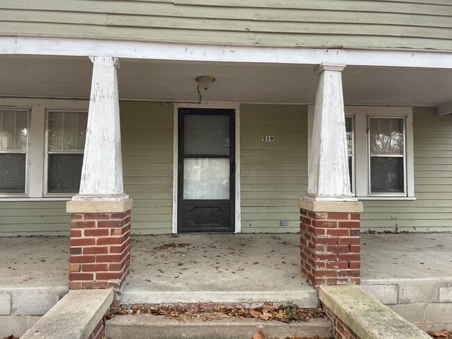 Building Photo - 2 Bed, 1 Bath House