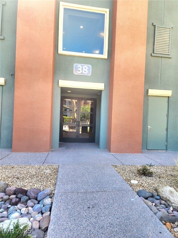 Building Photo - 38 E Serene Ave