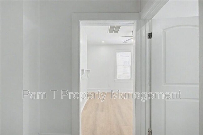 Foto del edificio - 615 W 39th St