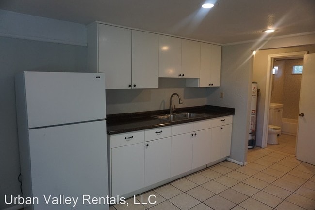 Building Photo - 3670-3672 Atlas Way