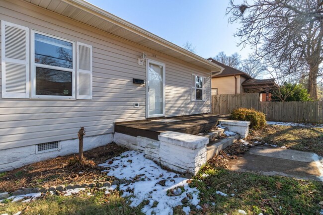 Building Photo - Cozy Home located in Greensboro
