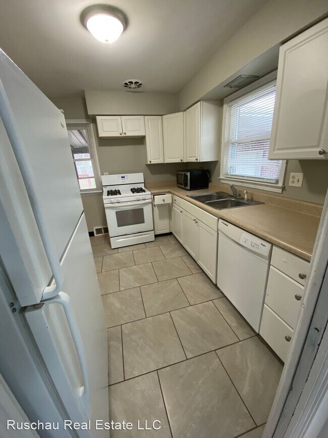 Building Photo - 3 br, 1 bath House - 130 E Home Rd