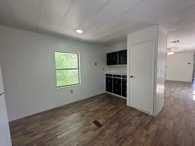 Building Photo - 2 bedroom 2 bathroom Single Wide Trailer a...