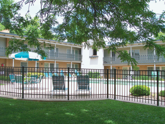 Foto del edificio - Courtyard on Main