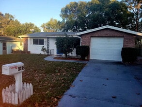 Building Photo - 9416 Rainbow Ln