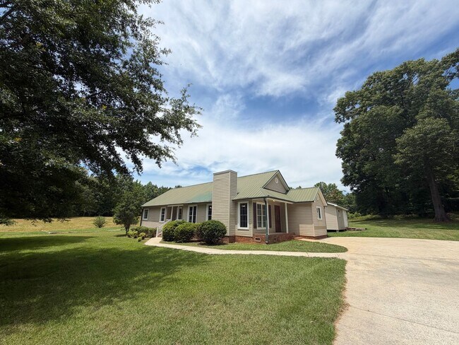 Foto del edificio - 5126 Hickory Grove Rd