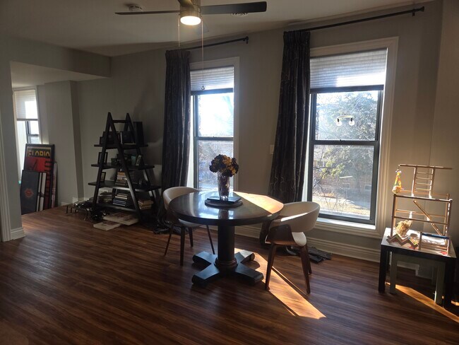 Foto del edificio - 2557 W Superior St