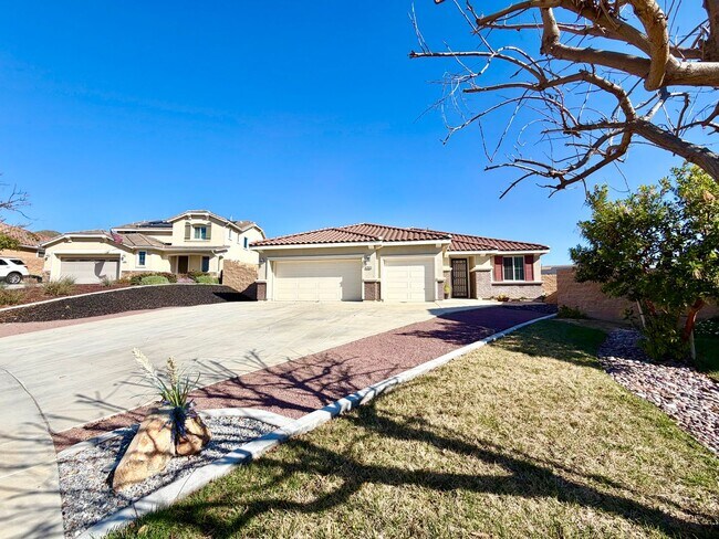 Building Photo - Open Concept 4 Bedroom Home Featuring Large Lot & 3-Car Garage