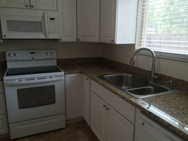 Foto del edificio - 1846 Primavera Dr