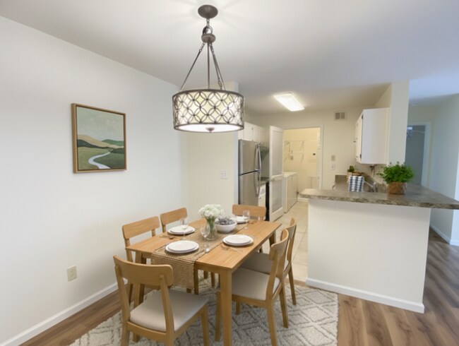 Foto del edificio - 635 Granville Ct