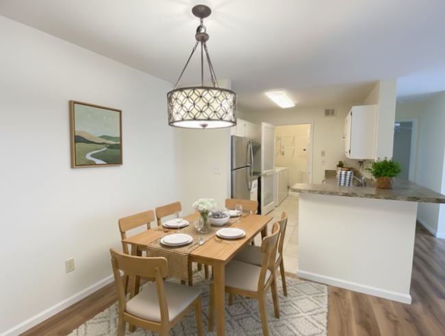 Building Photo - 635 Granville Ct