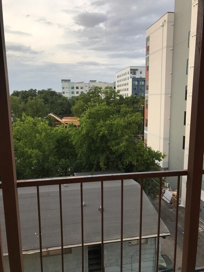 2409 Leon St, Austin, TX 78705 House Rental in Austin, TX