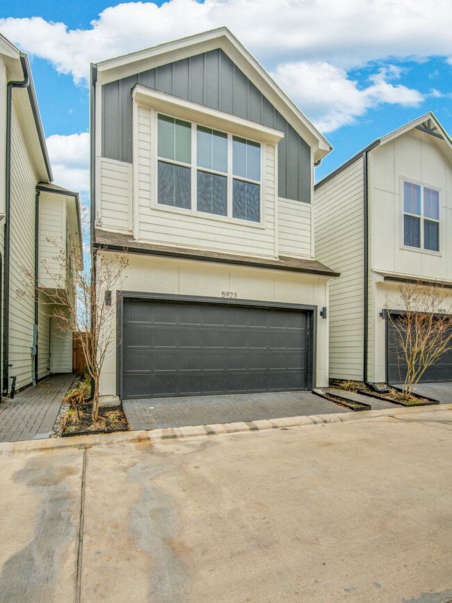 Building Photo - 5923 Haring Ln