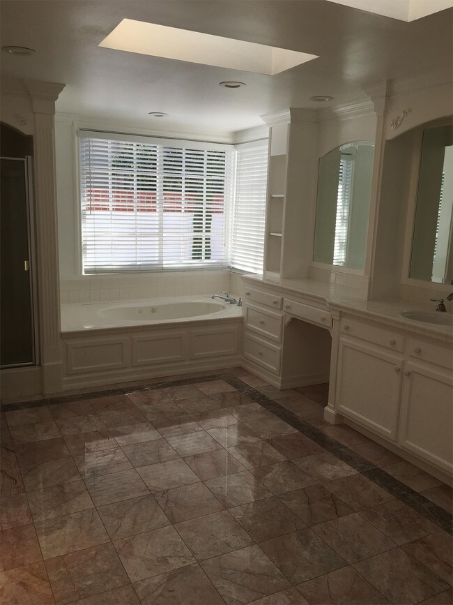 Foto del edificio - 1255 Somerset Ln