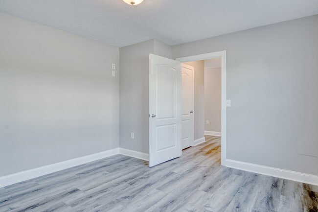 Building Photo - 220 Twisted Oak Dr NW