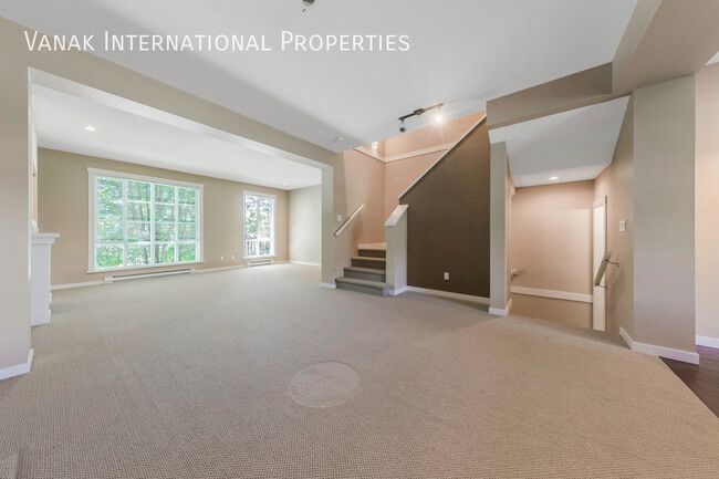 Photo du bâtiment - 4 Bed / 4 Bath Townhouse in Coquitlam