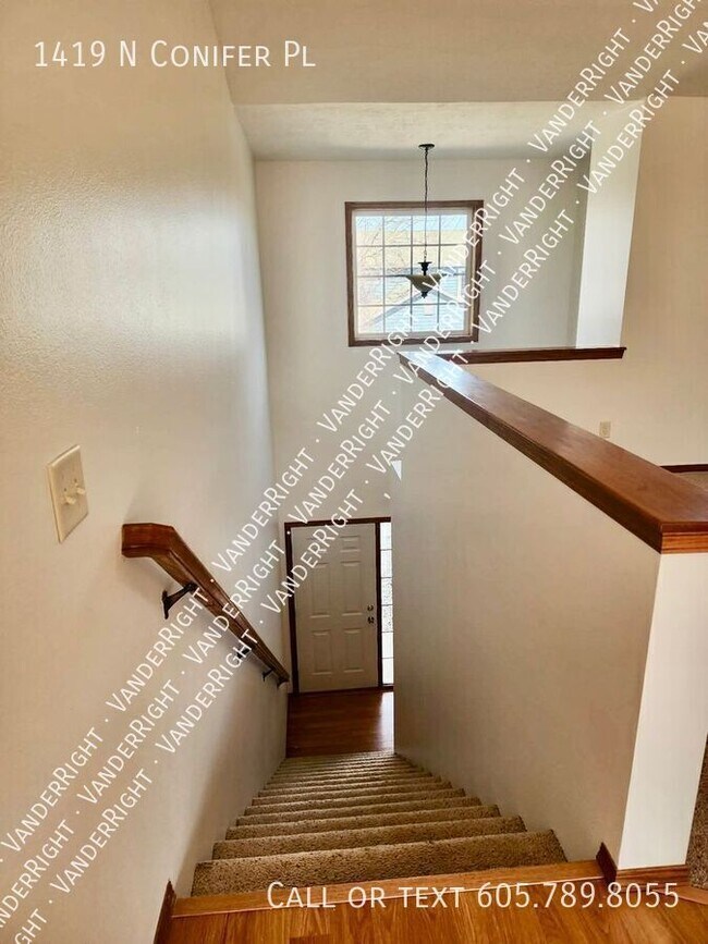 Foto del edificio - 1419 N Conifer Pl