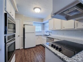 Building Photo - 6606 Brittany Park Ln