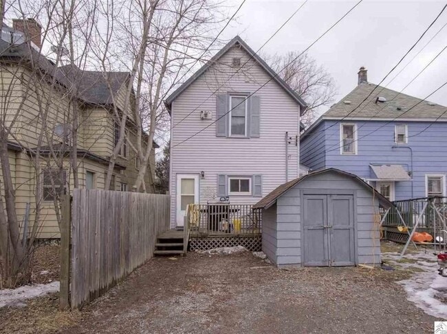 Building Photo - AVAILABLE April! - 4 Bed, 2 Bath Bright & Spacious Home