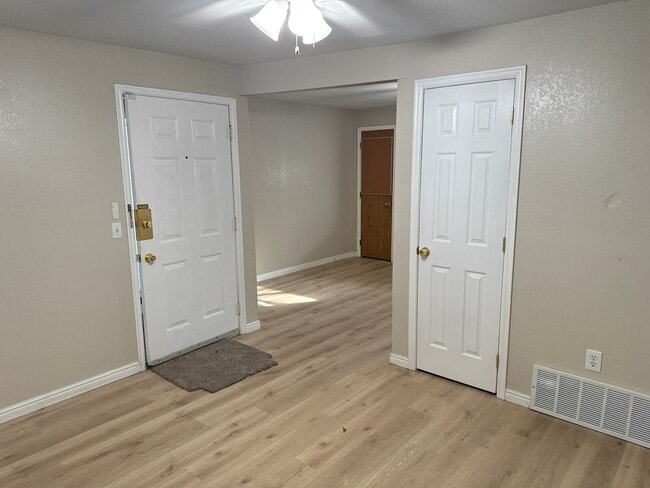 Building Photo - 3320 S 1570 E