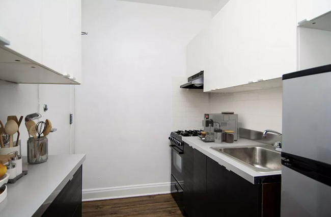 Foto del edificio - 641 W Addison St