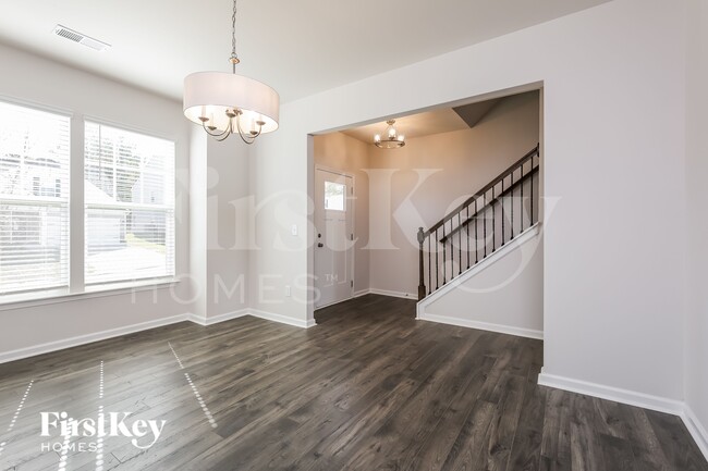 Building Photo - 1104 Mission Hill Ln