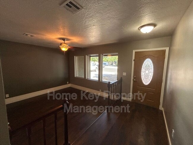 Building Photo - 3165 Crestview Dr