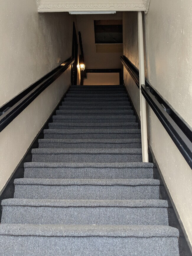 Foto del edificio - Commercial or residential loft unit available in Historic  Downtown Russellville