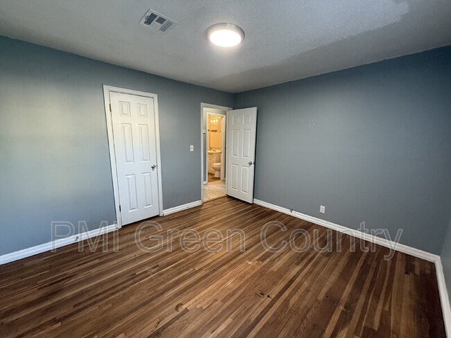 Building Photo - 2626 W 48th St