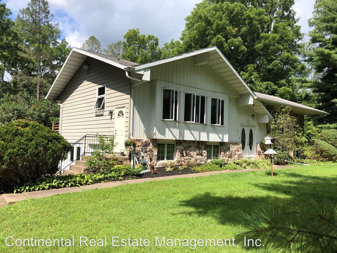 Primary Photo - 4 br, 2 bath House - 221 Villa Crest Drive