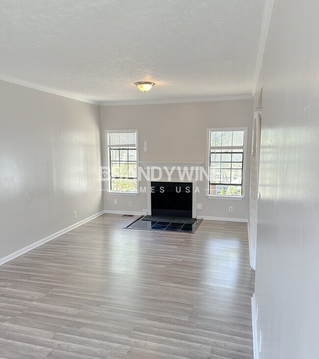 Building Photo - One month FREE RENT!