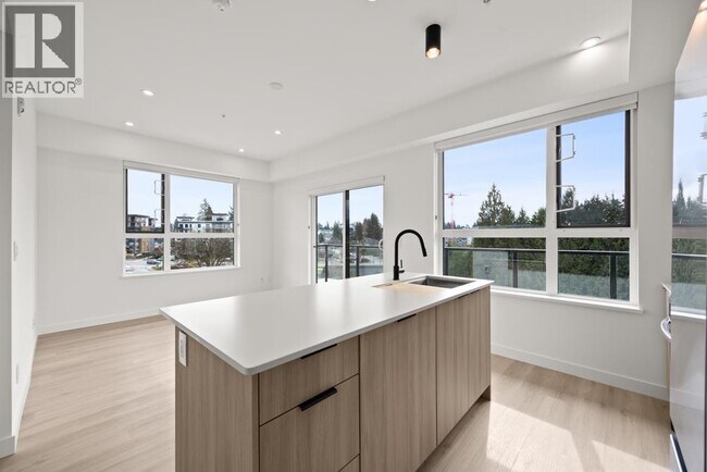 Building Photo - 623 Kemsley Ave