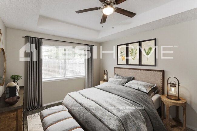Foto del edificio - 9711 Pinehurst Lane