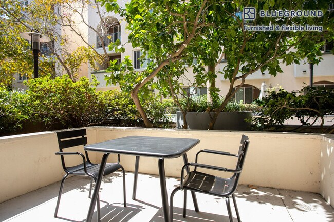 Foto del edificio - 5710 Crescent Prk E