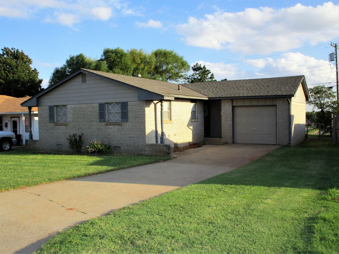 Foto principal - 3 BEDROOM 1.5 BATH NEAR SWOSU