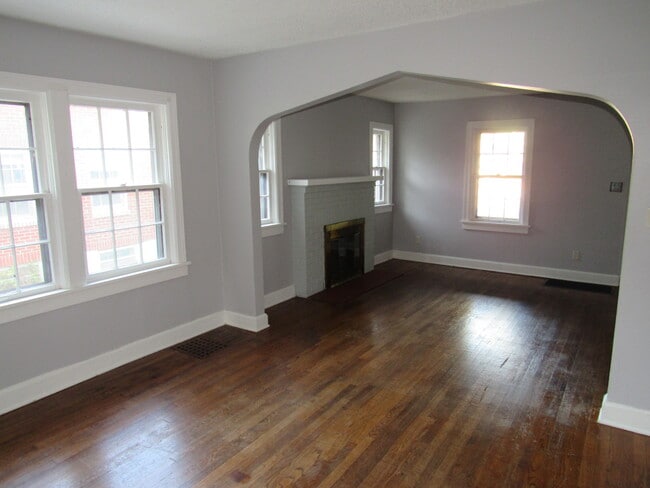 Living room with fireplace - 1165 S National Ave