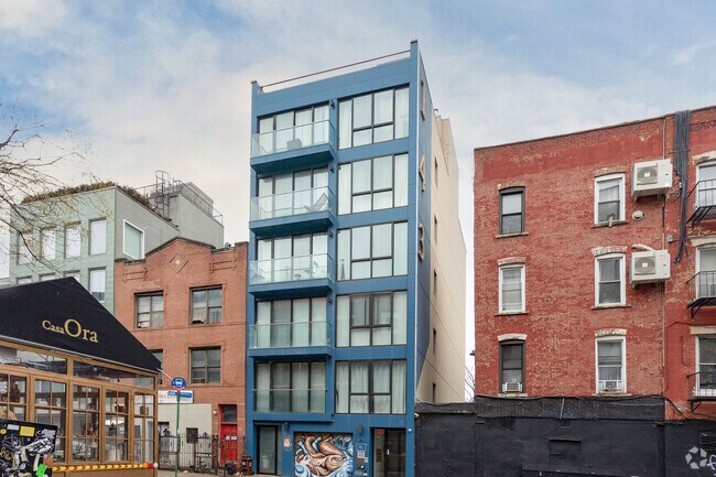 Building Photo - 143 Meserole St