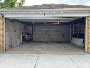 Building Photo - 3030 N Oleander Ave