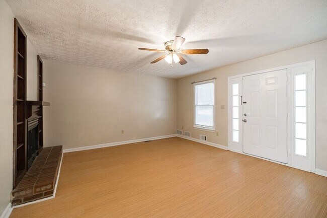 Building Photo - 273 Highland Park Dr