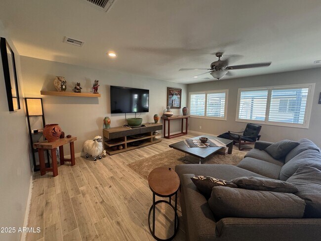 Foto del edificio - 4802 N 83rd St
