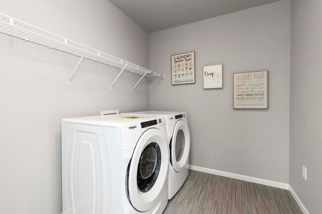 Foto del edificio - 4-bedroom, 3-bathroom South Fargo Single-Family Home w/ 2 Stall Garage