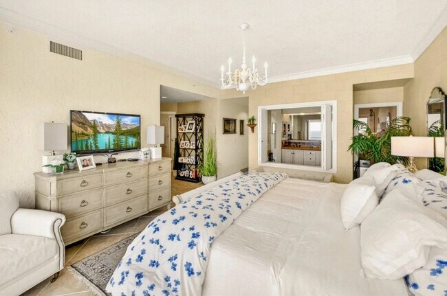 Building Photo - 4447 Southwinds Dr