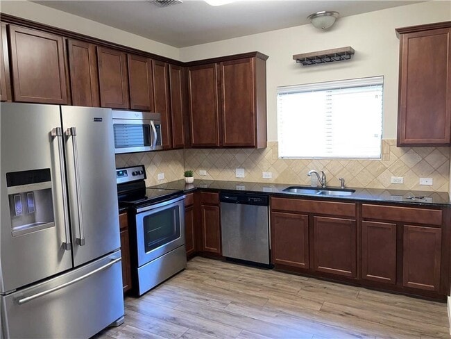 Foto del edificio - 2001 Faro Dr