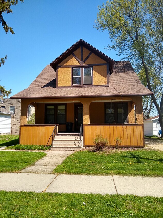 308 E Harrison St, Appleton, WI 54915 House for Rent in Appleton, WI