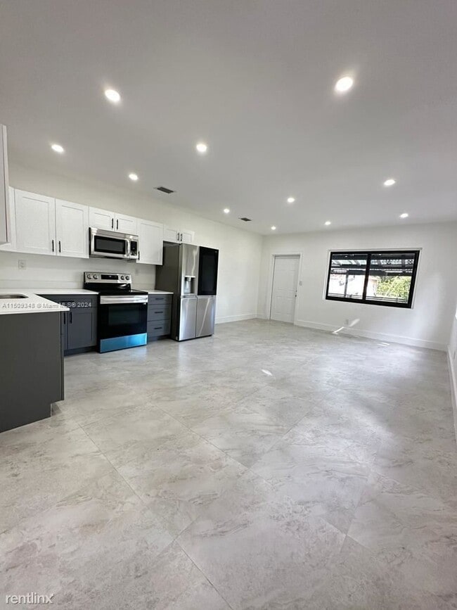 Building Photo - 3 br, 2 bath House - 1102 NW 103rd St # 1
