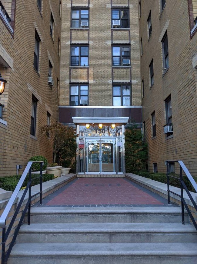 150 West End Ave Unit 4S, Brooklyn, NY 11235 Condo for Rent in
