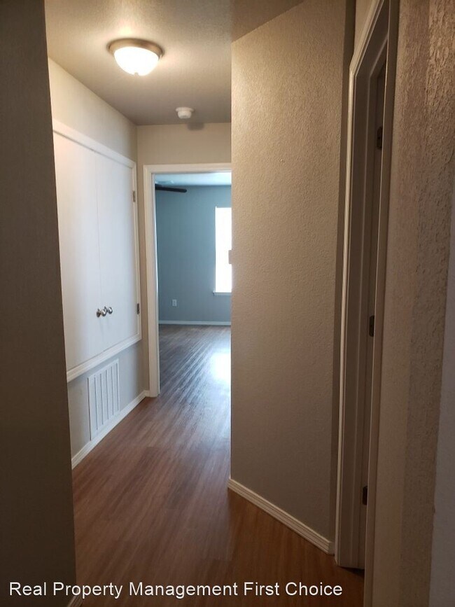 Building Photo - 2 br, 2 bath House - 2127 Ingalls Lane Apa...