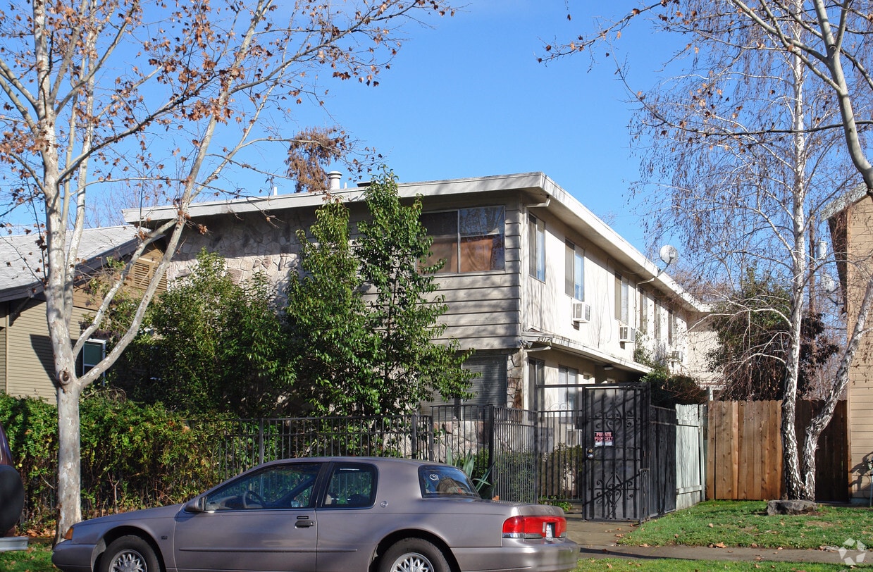 Primary Photo - 3317 W St